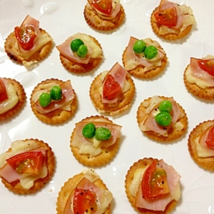 Miniクラッカーで サクサク ピザ レシピ 作り方 By ゴールデンアルジータ 楽天レシピ